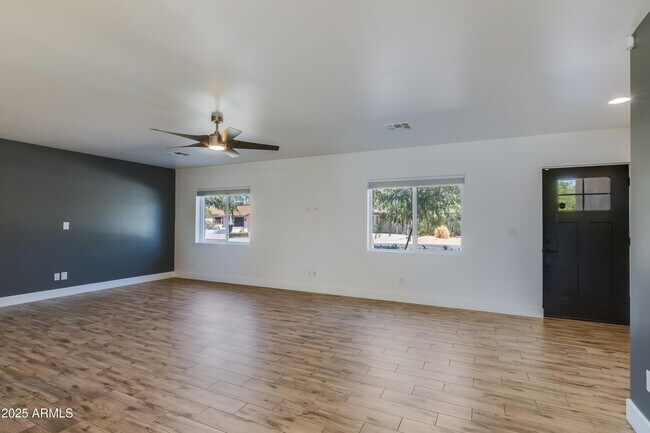 Building Photo - 4427 E Turney Ave