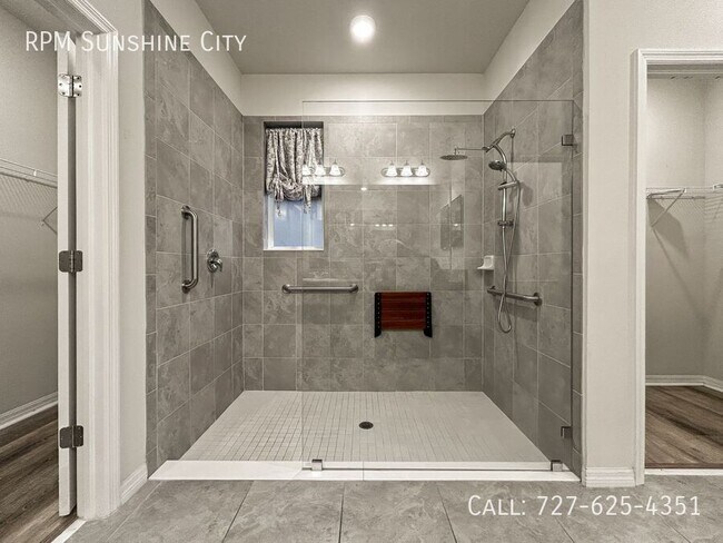 Building Photo - 13413 Palmera Vista Dr