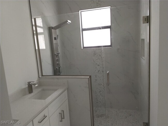 Building Photo - 402 Irving Ave
