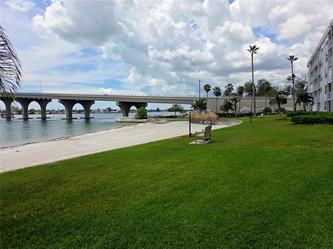 Building Photo - 5801 Bahia Del Mar Cir N