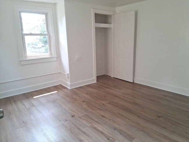 Building Photo - Bright 2 Bedroom Home FOR RENT in Bridgeton NJ $1465