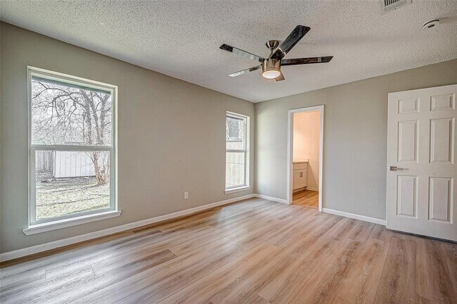 Building Photo - 3422 Deer Valley Dr