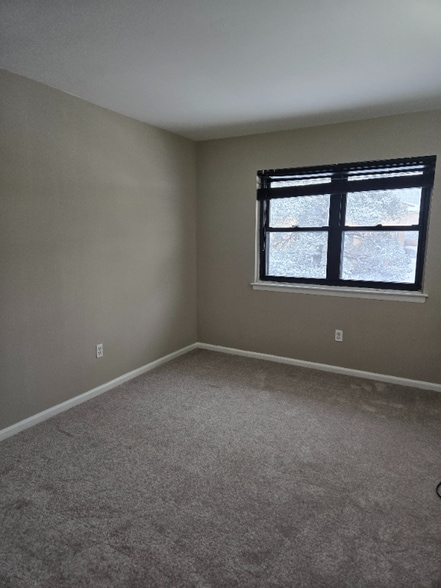 Building Photo - 401 US-22