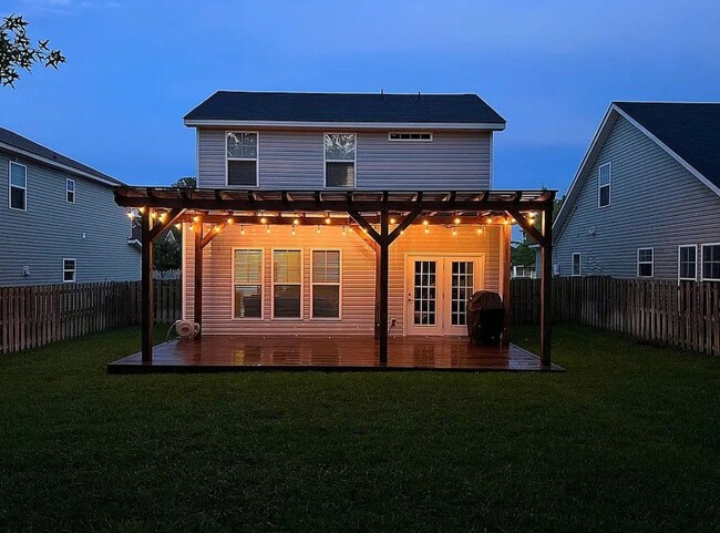 Building Photo - 174 Calm Oaks Cir