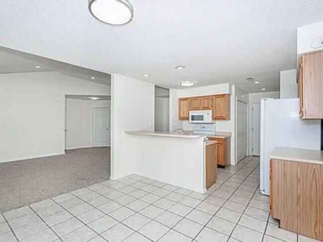Building Photo - 3804 Larkspur Ct