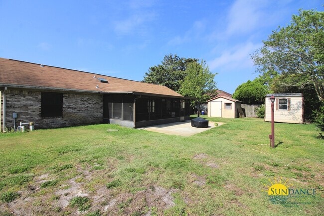 Building Photo - Gorgeous3 Bedroom Home in Mary Esther!