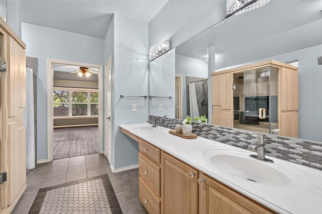 Building Photo - 516 Carismatic Ln
