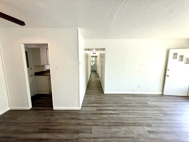 Living Room 1/Hallway - 2726 S Glencoe St