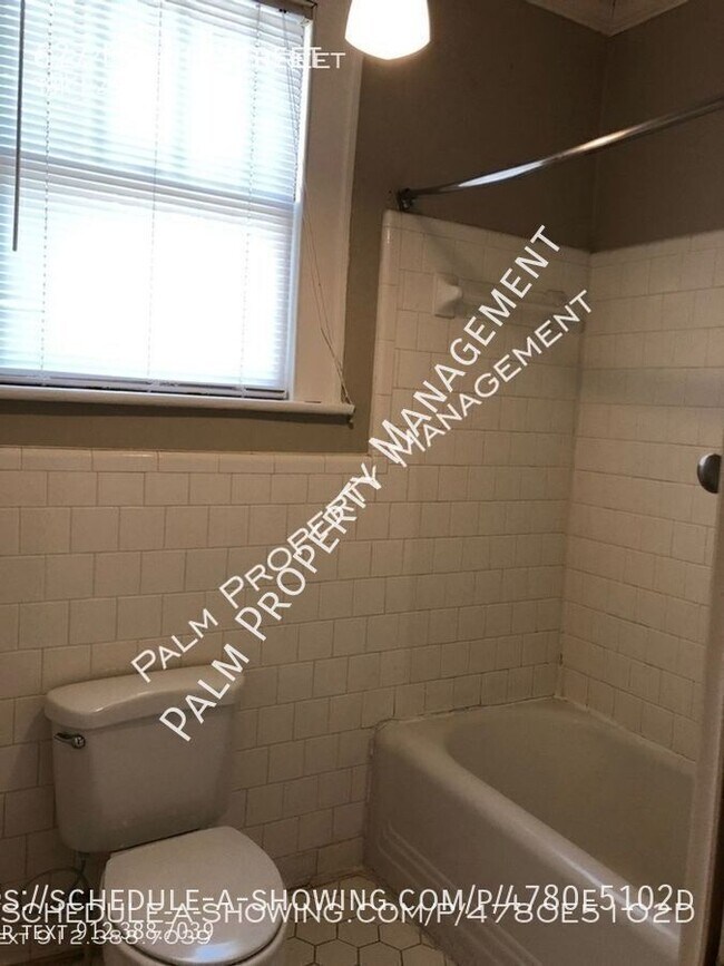 Building Photo - 627 E 54th St