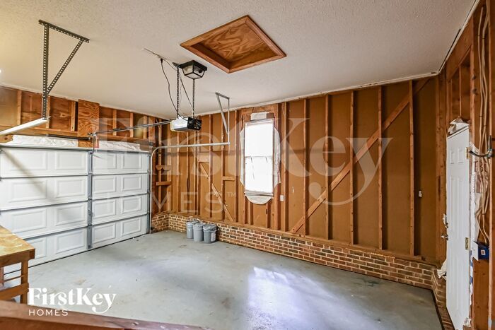Building Photo - 905 Jacobean Ct