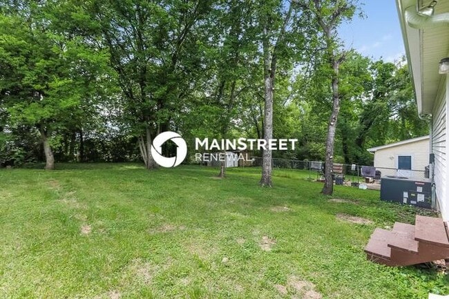 Building Photo - 3 Bedroom Pet-Friendly Home in Nashville, TN with Main Street Renewal