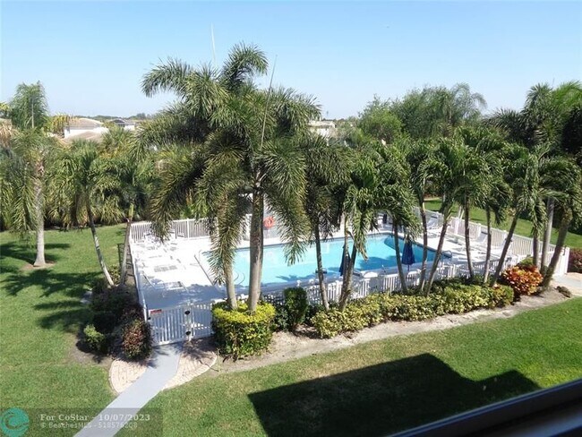 Building Photo - 4200 Crystal Lake Dr