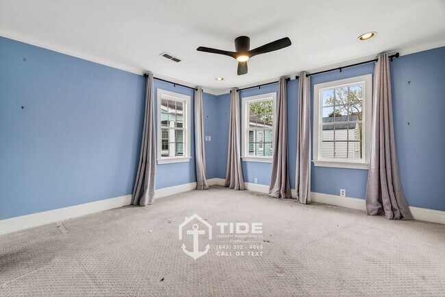 Building Photo - Walkable Downtown Living