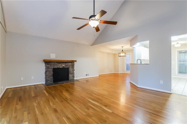 Building Photo - 2010 Golden Ridge Cir