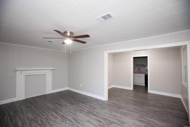 Building Photo - 5008 Lynch Dr