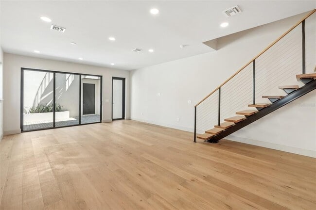 Building Photo - 1412 S Moody Ave