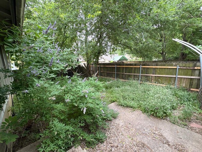 Building Photo - 10805 Lanshire Dr