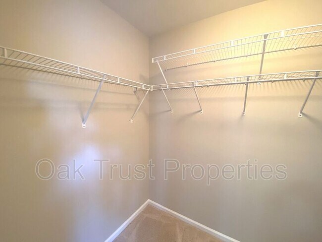 Building Photo - 237 Border Rd