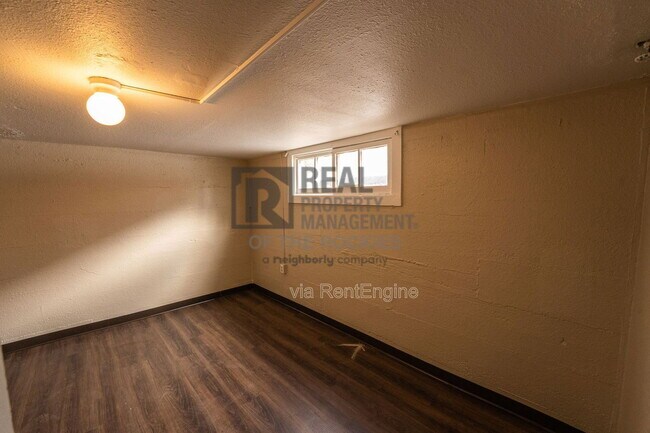 Building Photo - 1111 E Flint St