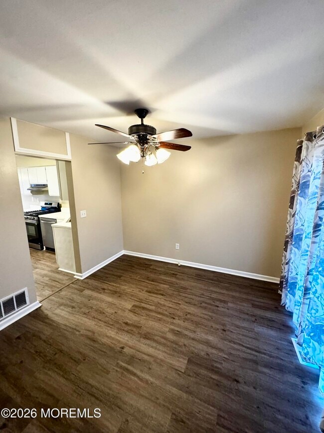 Building Photo - 905 Arlington Dr