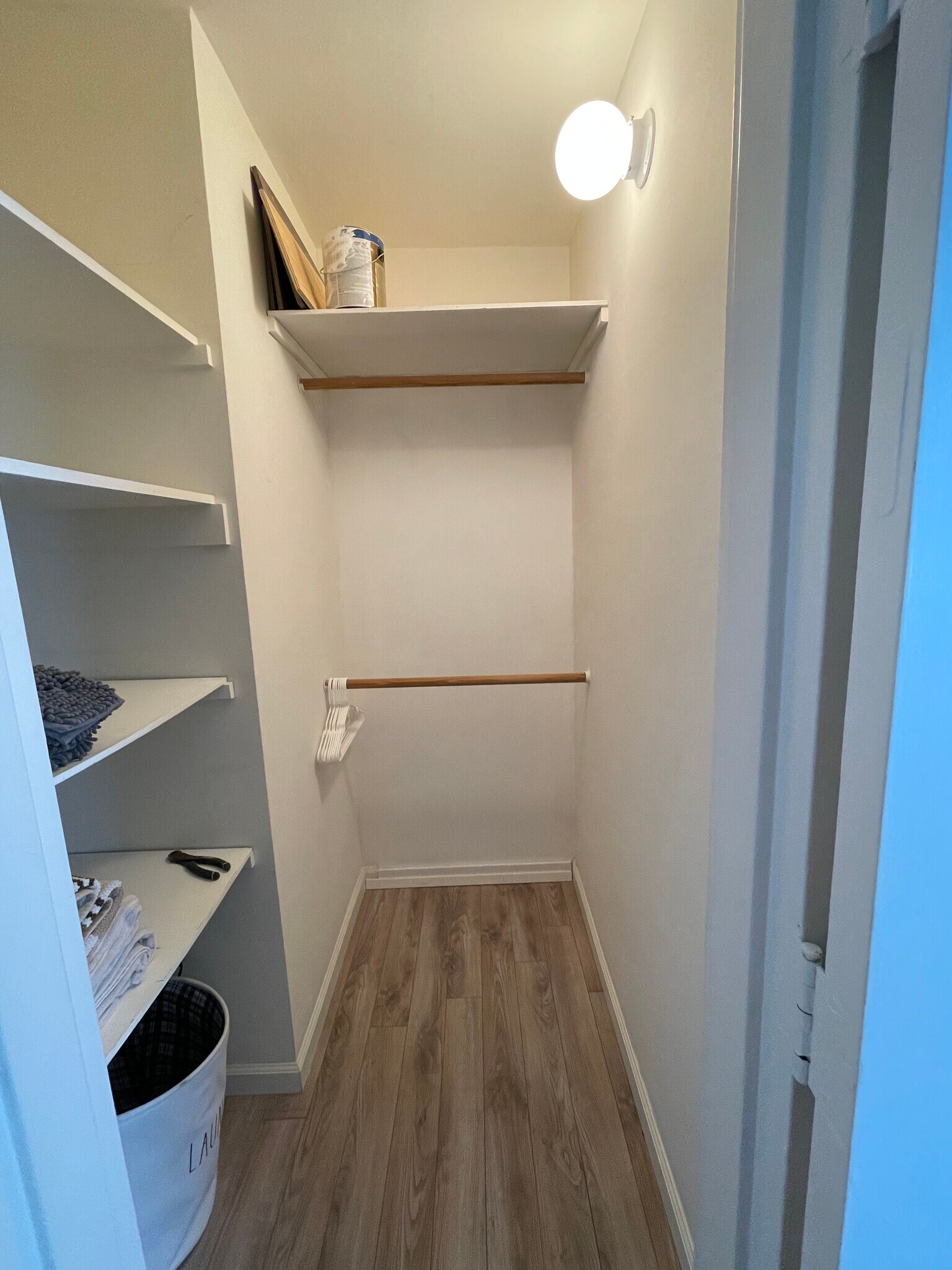 Large walk in closet with shelves - 15 Spinnaker St