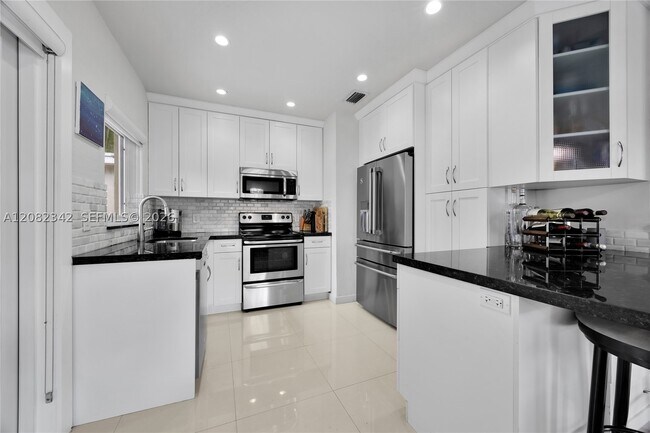 Building Photo - 6843 SW 53rd St