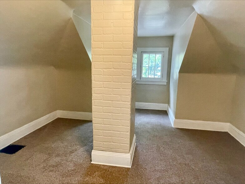 Building Photo - 1022 Herberich Ave