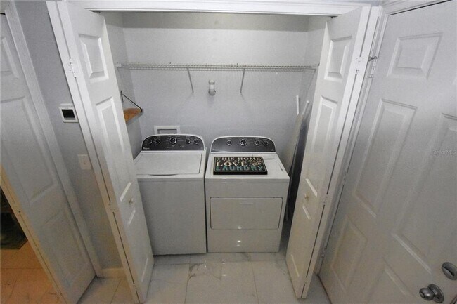 Building Photo - 4663 SW 48th Dr