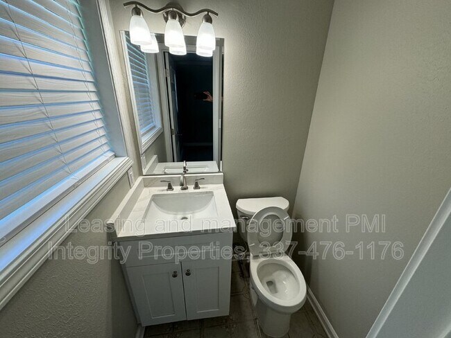Building Photo - 305 Alice Dr