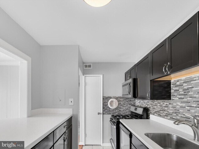 Building Photo - 2908 Kings Chapel Rd