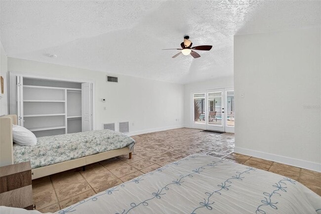 Building Photo - 516 W Davis Blvd