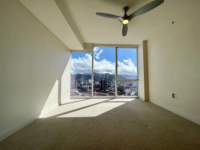 Building Photo - Symphony Honolulu: 2 Bed, 2 Bath w/ 2 Park...