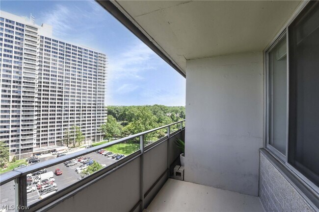 Building Photo - 12900 Lake Ave