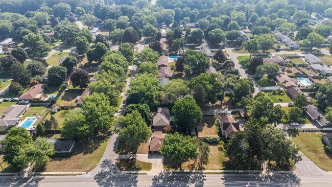 Building Photo - 1686 N Teakwood Dr