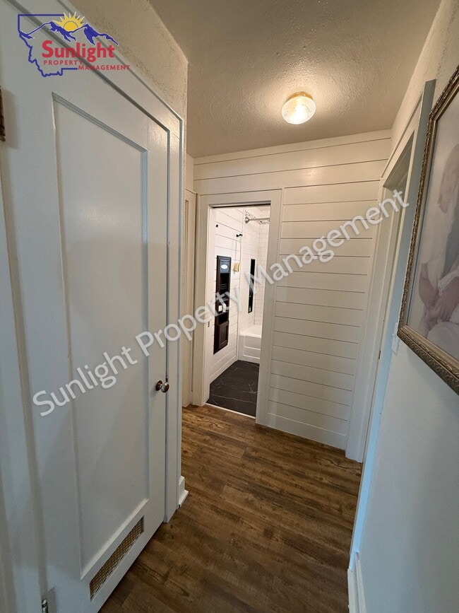 Building Photo - 15 Applewood Dr