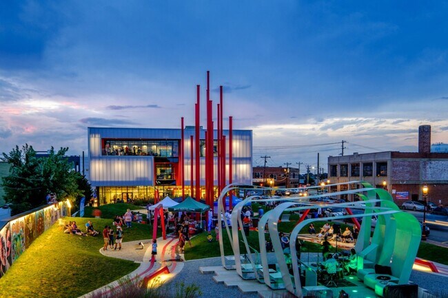 Building Photo - 1121 West End Blvd