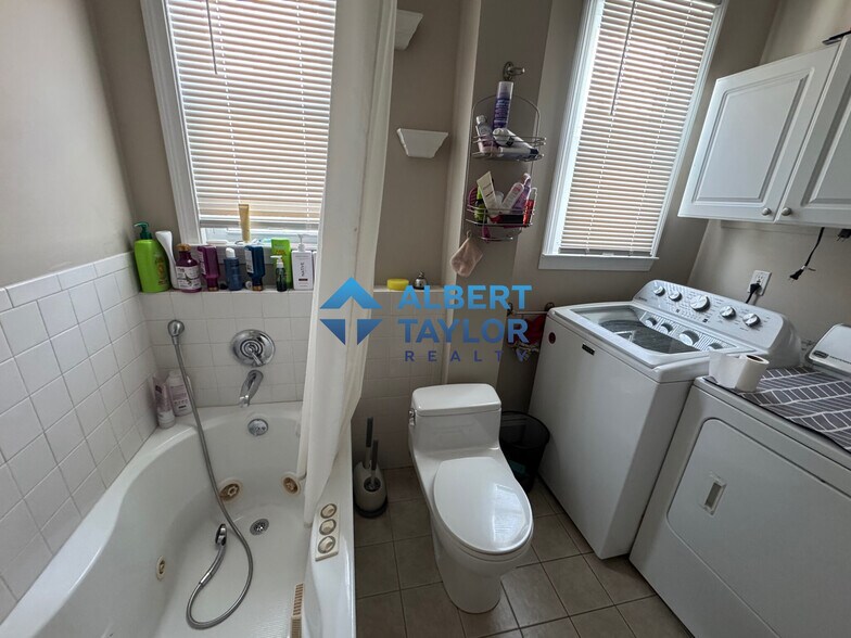 Building Photo - 68 Calumet St