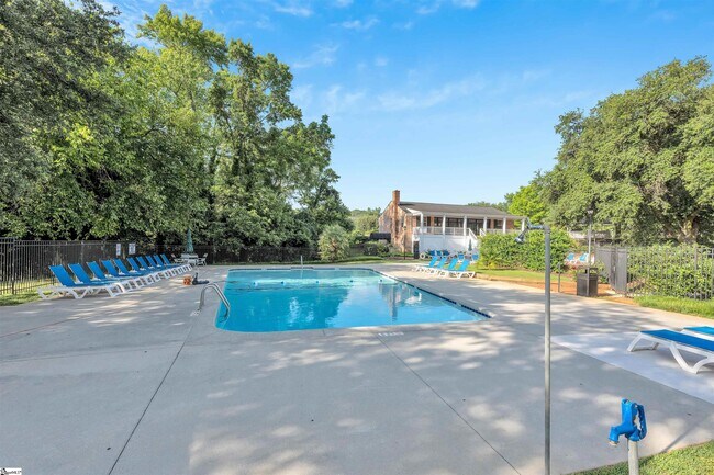 Building Photo - 925 Cleveland St