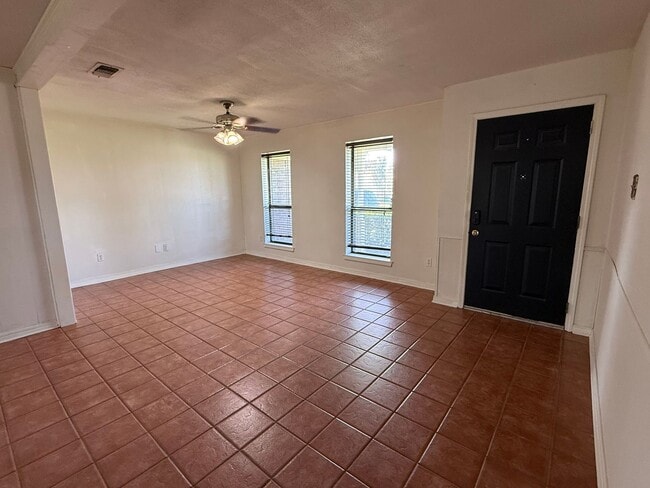 Building Photo - 3 Bedroom in Hallsville