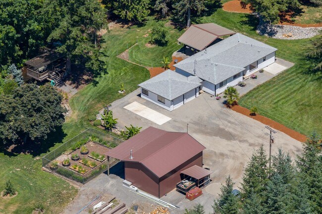 Building Photo - Rare Home on Creek Front Property!