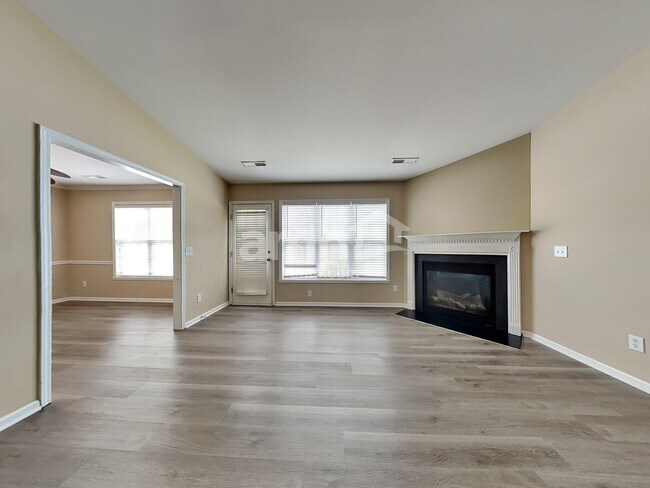 Building Photo - 4030 Creekside Ct