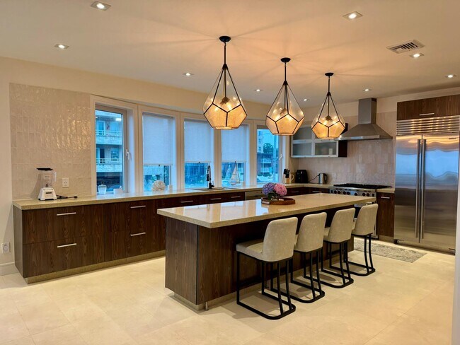 Building Photo - 470 Oceanfront