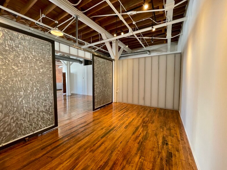 Building Photo - 1800 Central St