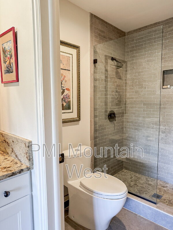 Building Photo - 171 E 3rd Ave