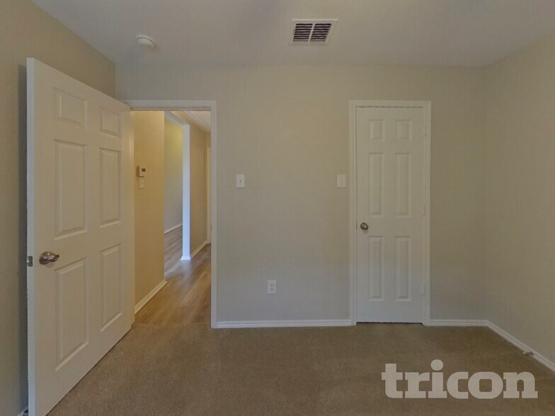 Building Photo - 1228 Artesia Dr