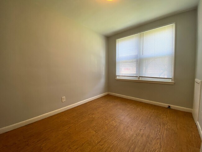 Building Photo - 2436 11th Ave SE