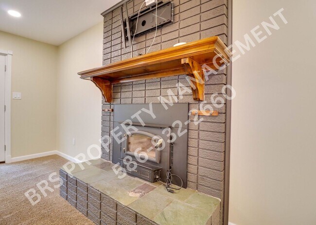 Building Photo - Charming 3 Bedroom 1.5 Bathroom Ranch.