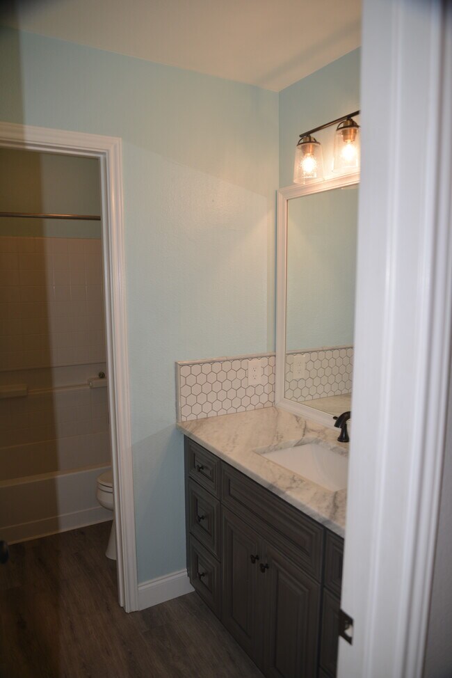 Building Photo - 11715 Oakwood Rdg