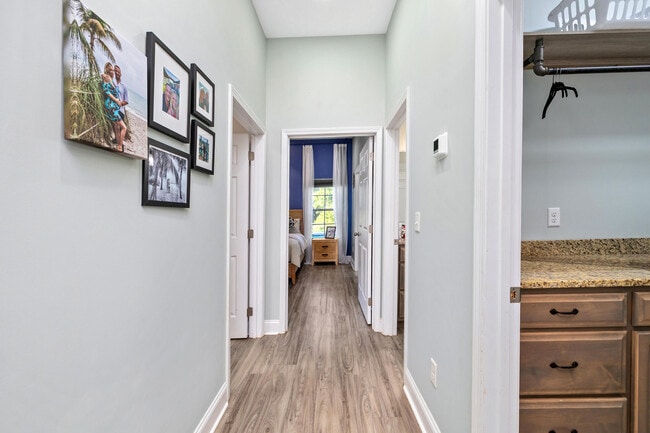 Building Photo - 930 Loring Mill Rd