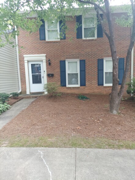 Building Photo - 4010 Huntingreen Ln